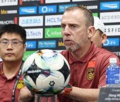 足球报：国足技战术层面和亚洲强队差距太大 腰无力困境更是无解